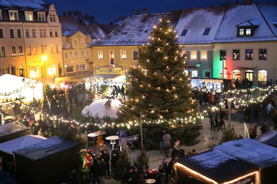 Blick auf den Radeburger Weihnachtsmarkt