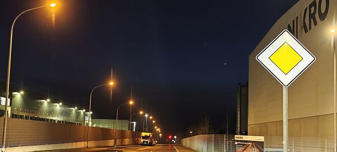 Straßenbeleuchtung am LIDL-Logistikcenter.