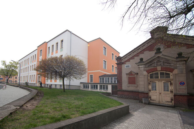 Zilleschule mit Turnhalle