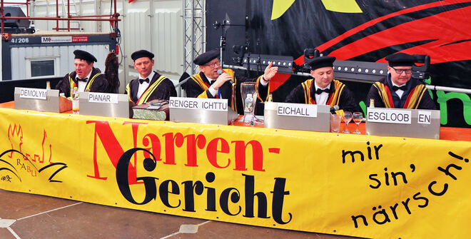 Enrico Hähne, Dirk Klotsche, Horst Richert und Ronny Ferl während der Narrengerichtsverhandlung