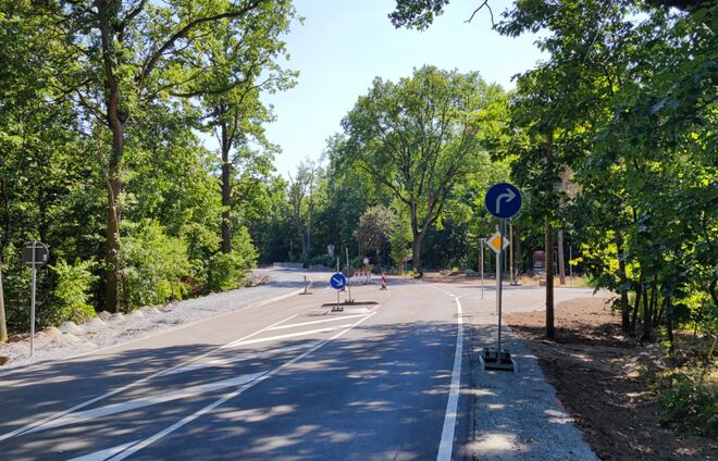 Um von Radeburg aus den Abzweig Zschorna (Waldrose) zu erreichen, muss man statt 2 km einen Umweg von über 20 km in Kauf nehmen 