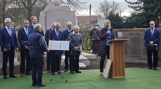 Die stellvertretende Bürgermeisterin Manuela Stelzner bei ihrer Rede.