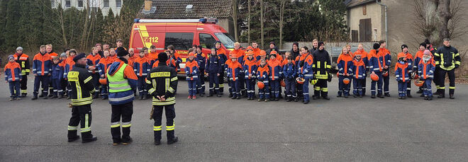 Begrüßung durch Ortswehrleiter E. Paulitz, Ortsjugendwart T. Klemz und Stadtjugendwart P. Wuttke