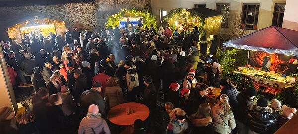 Letzte Begegnungen, Gespräche und Austausch vor dem Jahreswechsel in gemütlichem Ambiente