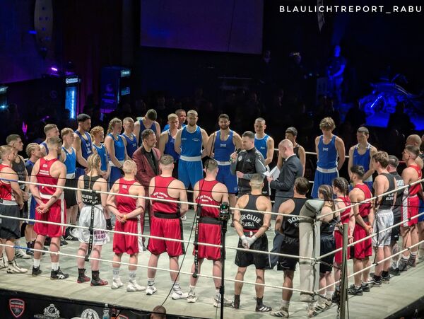 Die Kämpfer bei der Einweisung in den Wettbewerb. Foto: Blaulichreport RABU