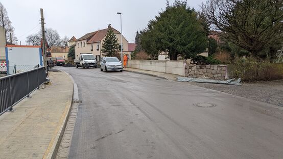 Die erneuerte Brücke über den Bindebach auf der K 8014 in Steinbach