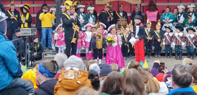Szene auf dem Marktplatz von RABU