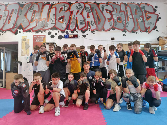 Der Boxclub leistet einen wichtigen Beitrag, wie alle unsere Sportvereine, Kinder und Jugendliche hoch vom Sofa und weg von der Spielekonsole zu bekommen.