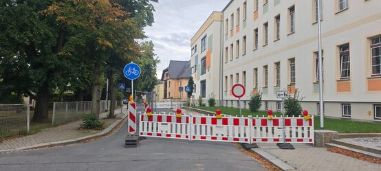 Schulstraße gesperrt - obwohl in dem Bereich nicht mehr gebaut wird.