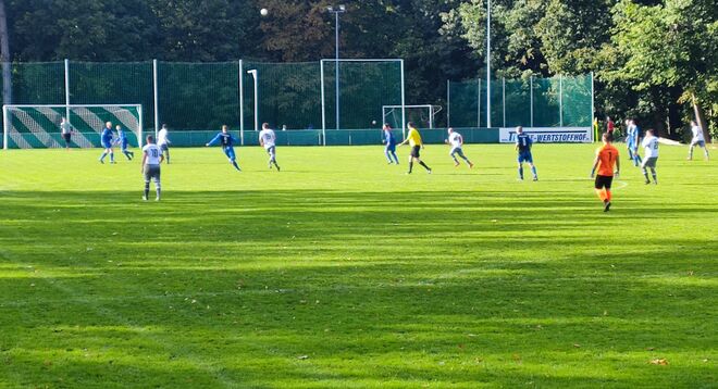 Szene aus dem Spiel im Waldparkstadion in Berbisdorf (BSV gegen Garsebach).