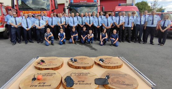 Kameraden mit Jugendfeuerwehr der Ortsfeuerwehr Ebersbach