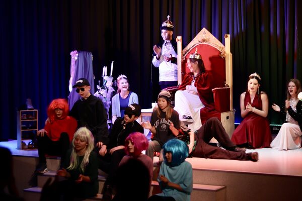 Ein Happy End als Schlussbild: Die Salzprinzessin als Thronfolgerin.