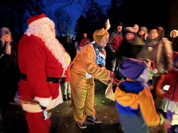 ... und plötzlich kam der Osterhase aus dem Gebüsch... Foto: Randi Friese ... und plötzlich kam der Osterhase aus dem Gebüsch... Foto: Randi Friese