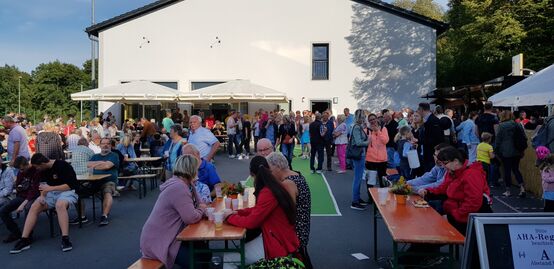 Vereinsfest auf dem Sportplatz