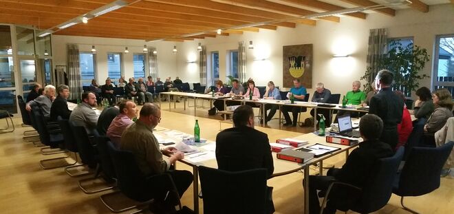 Gut besuchter Ratssaal
