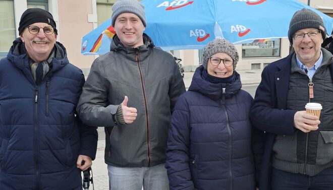 Christian Reck (2.v.l.) wird künftig unseren Landkreis im Bundestag vertreten. Hier beim Besuch in Radeburg am 5. Februar mit den Radeburger Stadträten Lothar Lucke, Sylvia Herberger und Frank Schellmann.