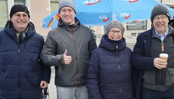 Christian Reck (2.v.l.) wird künftig unseren Landkreis im Bundestag vertreten. Hier beim Besuch in Radeburg am 5. Februar mit den Radeburger Stadträten Lothar Lucke, Sylvia Herberger und Frank Schellmann.