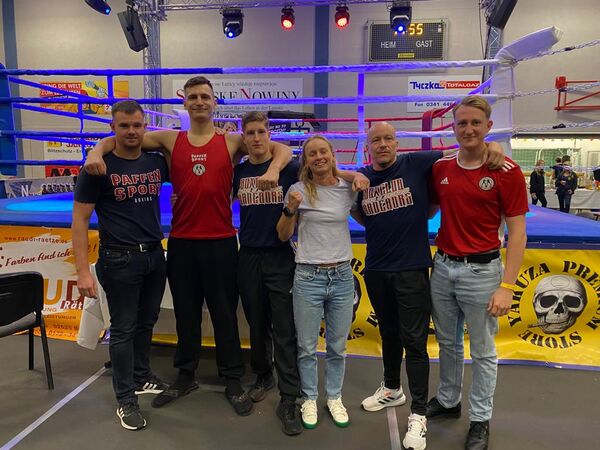 9. Boxnacht in Radibor. Nick, Aleksandra und Pascal mit Trainerteam
