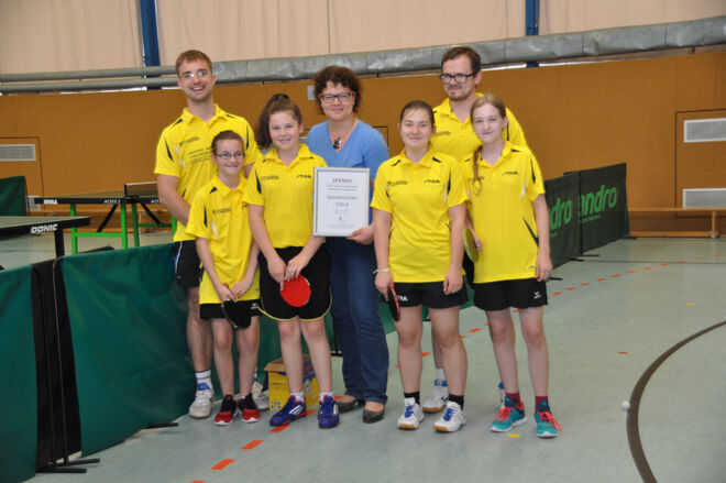 Michaela Ritter und das Team: v.l. Trainer Ronny Gursinsky, Finja Adam, Leonie Hildebrandt, Amélie Mocker, Trainer Marc Uebigau und Maja Adam Michaela Ritter und das Team: v.l. Trainer Ronny Gursinsky, Finja Adam, Leonie Hildebrandt, Amélie Mocker, Trainer Marc Uebigau und Maja Adam