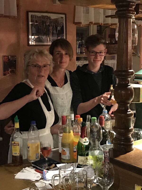 Ute Klimke mit ihrer Tochter Jaqueline und Enkel Lukas.