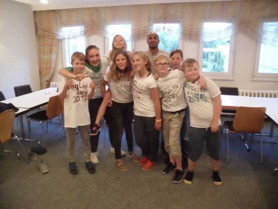 Tarek und seine Englischferien-Kinder