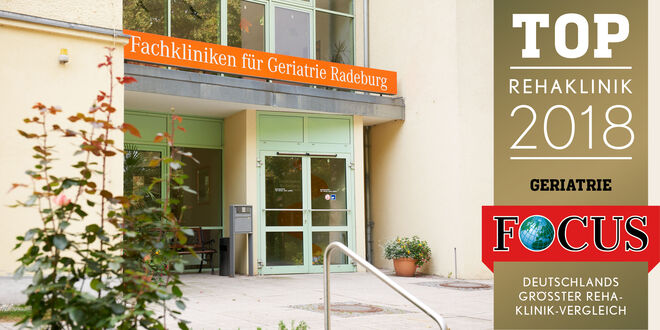 Das ehemalige Radeburger Krankenhaus, das vor der Schließung stand, wurde 1994 als Geriatrische Rehabilitationsklinik in Betrieb genommen.