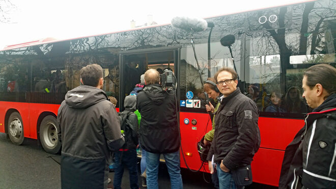 Voss & Team am Bus des RVD