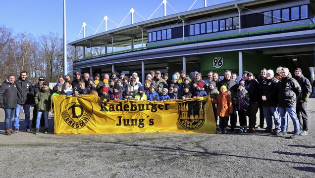 Radeburger Jungs im Gelände der Fußballschule Hannover