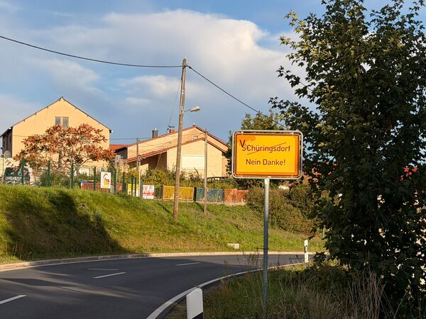 Man kann verschiedener Meinung sein, aber sie mit den Mitteln der Sachbeschädigung auszutragen, sollte nicht der Stil sein, den wir in Radeburg pflegen. 