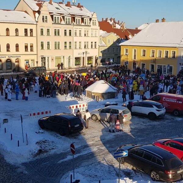 Blick auf den "Auflauf" am Radeburger Markt. 